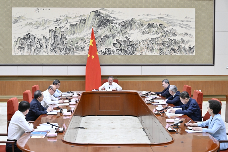 李強主持國務院第八次專題學習